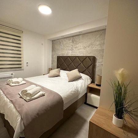 קוטור Square Point Apartments מראה חיצוני תמונה